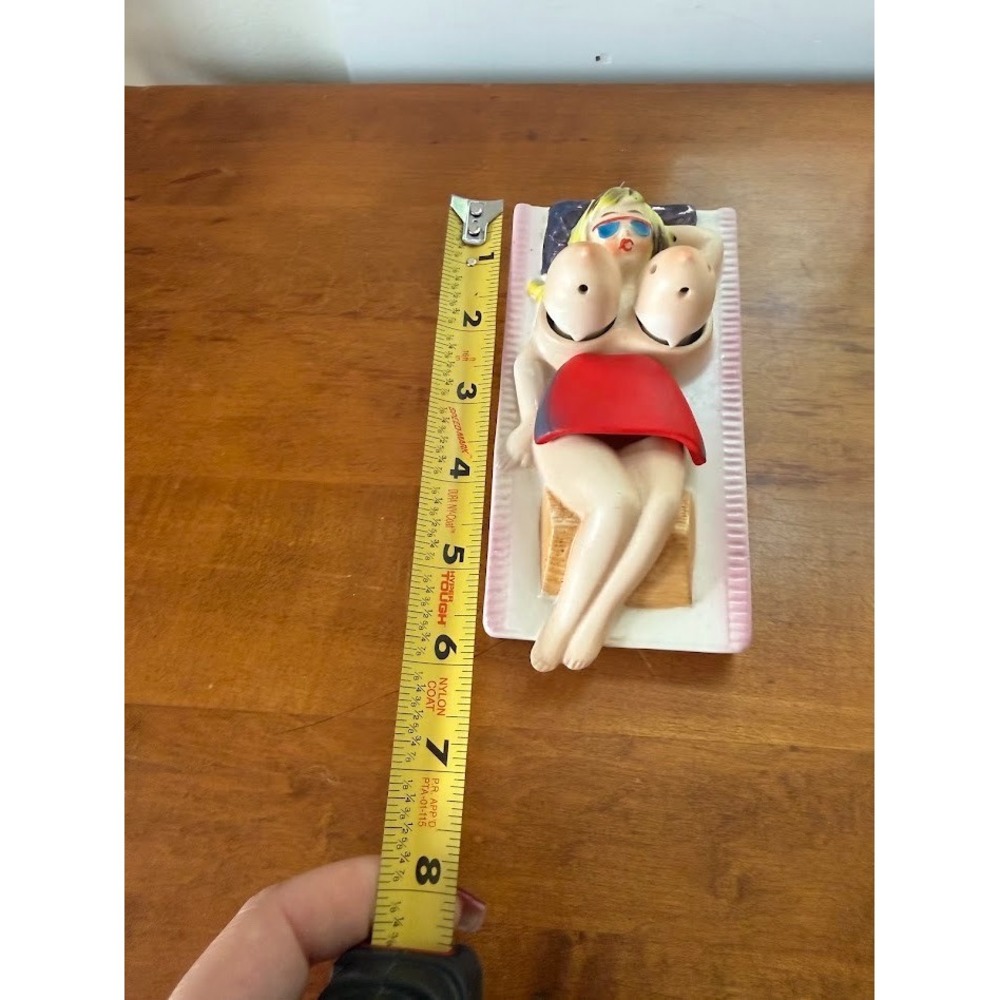 Vintage 80s Novelty Ceramic Beach Babe Boobie Salt n Pepper Shaker Japan - VIDEO - Picture 14 of 17